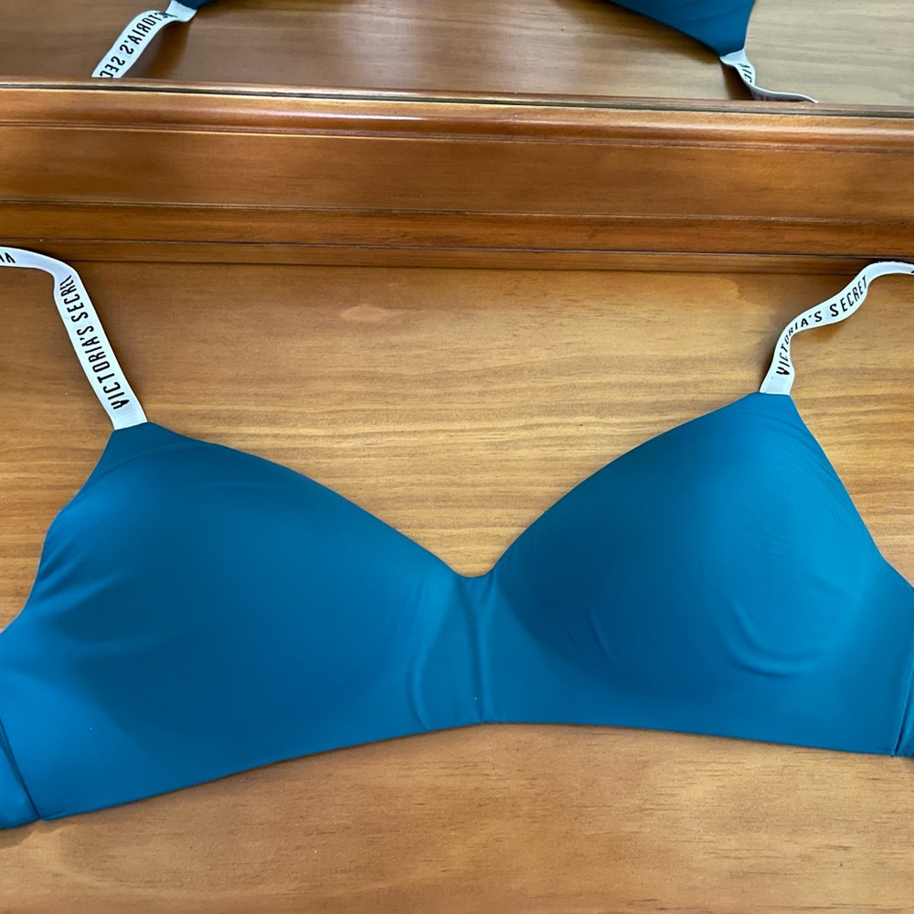 Green Victoria’s Secret bra